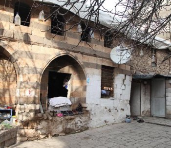 /haber/diyarbakir-in-ayakta-kalan-son-sinagogu-yikilma-tehlikesi-altinda-267741