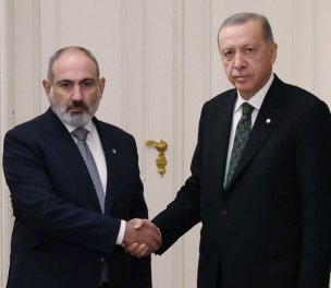 /haber/erdogan-meets-pashinyan-says-may-meet-assad-as-well-268187