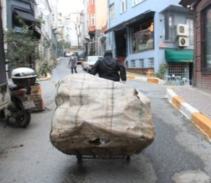 /yazi/new-regulations-trouble-turkiye-s-informal-recycling-workers-268221