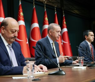/haber/turkiye-raises-minimum-wage-by-54-percent-271826