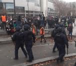 /haber/paris-teki-katliami-protesto-eden-kitleye-saldiri-girisimi-271939