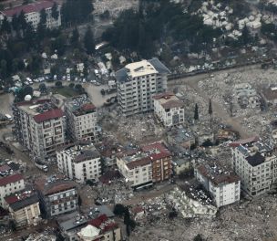 /haber/turkiye-s-earthquake-death-toll-climbs-to-42-310-274619