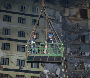 /haber/in-photos-military-helicopters-deployed-to-rescue-cats-trapped-in-diyarbakir-residential-complex-274684
