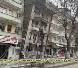 /haber/one-killed-69-injured-in-magnitude-5-6-earthquake-in-eastern-turkiye-274871