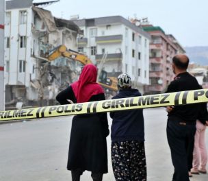 /haber/minister-over-227-000-buildings-collapsed-severely-damaged-in-turkiye-after-quakes-275230