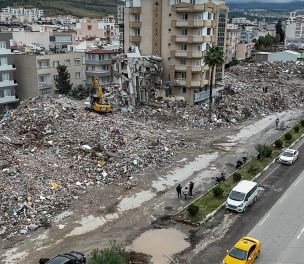 /haber/arrests-over-turkey-earthquakes-rise-to-284-275839