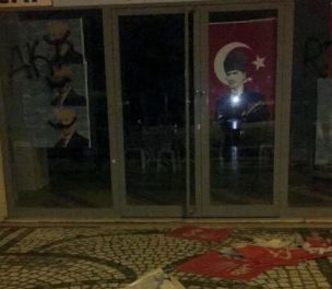 /haber/chp-campaign-office-in-istanbul-targeted-in-armed-attack-277486