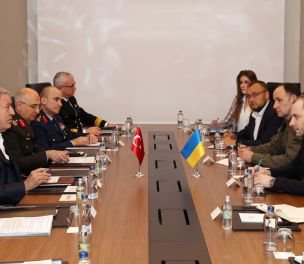 /haber/defense-chiefs-of-turkey-ukraine-discuss-grain-deal-277501