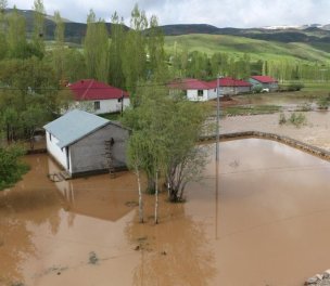 /haber/torrential-rainfall-causes-flooding-disruption-in-eastern-turkey-279586