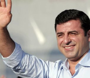 /haber/demirtas-hits-back-at-erdogan-over-execution-slogans-during-re-election-speech-279606