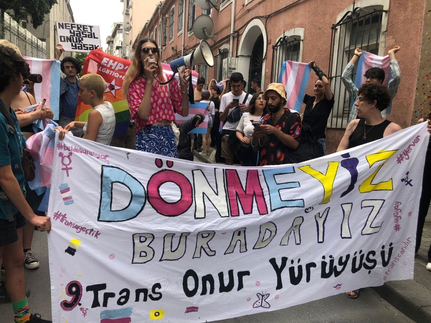 /haber/istanbul-trans-pride-march-faces-aggression-amid-heavy-police-presence-280486