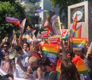 /haber/istanbul-pride-parade-lgbti-activists-gather-despite-restrictions-nearly-100-detained-280826