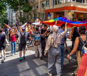 /haber/capturing-resilience-photos-from-istanbul-s-pride-parade-280831