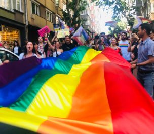 /haber/irainian-refugee-detained-during-istanbul-pride-parade-faces-deportation-possible-death-sentence-280908