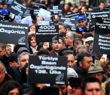 /haber/ab-turkiye-iliskilerinde-medya-ozgurluk-reformlari-ve-insan-haklarina-oncelik-vermeli-280934