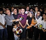 /haber/many-greet-released-journalists-coming-out-of-prison-in-diyarbakir-281447