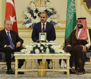 /haber/turkey-saudi-arabia-sign-wide-range-of-agreements-during-erdogan-s-visit-281647