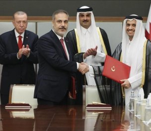 /haber/erdogan-meets-qatari-emir-in-doha-281699