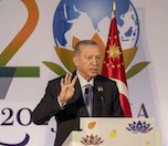 /haber/erdogan-in-elinde-rabia-agzinda-sisi-283851