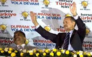 Çankaya'da "Demokrat Gül" AKP'ye Makyaj...