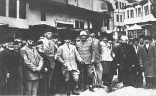 Atatürk "Eşitler Arasında" Birinciydi!