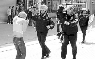 "Vazife ve Salahiyet"le Gelen Polis Şiddeti