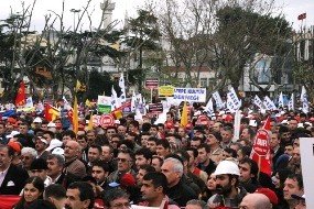Emekçiler Kadıköy'de "Uzlaşma Yok, Mücadeleye Devam" Dediler