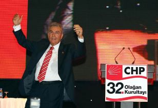 CHP'nin Genel Başkanı Yine Deniz Baykal...
