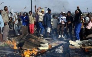 Güney Afrika'daki Irkçı Saldırılarda En Az 23 Kişi Öldü
