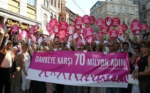 Taksim’de Binlerce Kişi Darbelere Dur Dedi