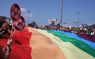 İstanbul'dan LGBTT'lerin Gökkuşağı Geçti