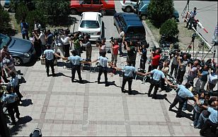 "Ergenekon"da 21 Gözaltı, Üç Kişi Aranıyor