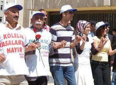 Hükümet Tahammül Edemese de Belediye 1 Mayıs Tatilinden Vazgeçmiyor