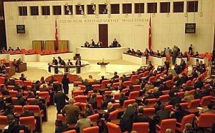 Meclis'teki "Bilinmeyen Dil" Artık "Türkçe Olmayan Dil"