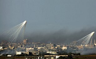 "İsrail Sivilleri Yakmak İçin Beyaz Fosfor Bombası Attı"