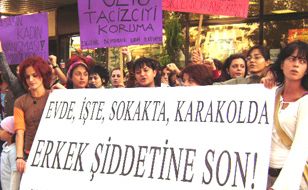 Türkiye'de Her 10 Kadından 4'ü Aile İçi Şiddet Mağduru
