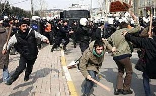 Polis Su Forumu'nu Protesto Edeni Gözaltına Aldı