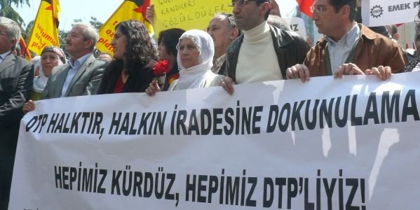 Beyoğlu'nda 300'ü Aşkın Kişi "Hepimiz DTP'liyiz" Dedi