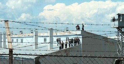 Siirt Cezaevinde Mahkumlar Eylem Yaptı
