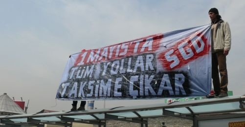 Polis Taksim'de 1 Mayıs Pankartı Açan SGD'lileri Gözaltına Aldı