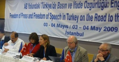 "İfade Özgürlüğü Avrupa'da da, Türkiye'de de Geri Gidiyor"