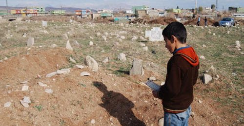 Silopi'de Kayıp Yakınları Aylardır Kimsesizler Mezarlığının Açılmasını Bekliyor
