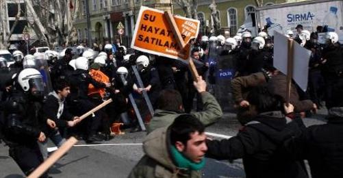 "Türkiye'de Siyasi İstikrarsızlık ve Çatışmalar Haklara Zarar Verdi"
