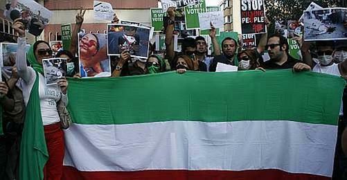 Iranian Students Protest at Consulate in Istanbul