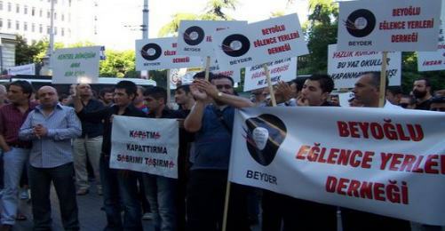 Beyoğlu Esnafı Polis ve Belediye Baskısına Karşı Yürüdü