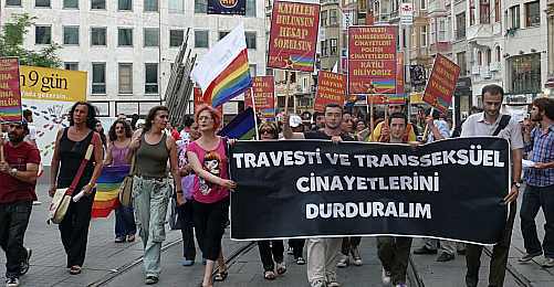 Transseksüel Hadise'nin Öldürülmesi Taksim'de Protesto Edildi