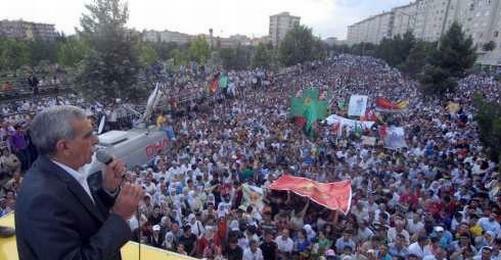 Tens of Thousands Demand Peace in Diyarbakır