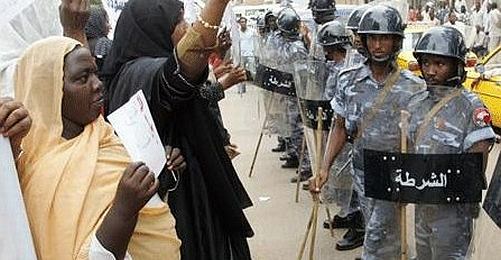 Sudanlı Kadın Gazeteciye Pantolon Giymekten 200 Dolar Ceza