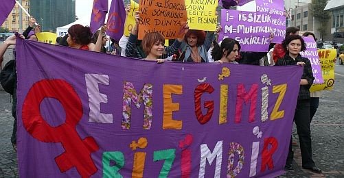 IMF-DB Karşıtı Feministler Yol Keserek Eylem Yaptılar