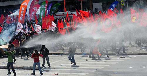 Polis Taksim IMF-DB Protestosunda Güç Kullandı, 200 Kişi Gözaltında